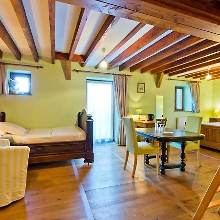 Hotel Logis De La Hulotte