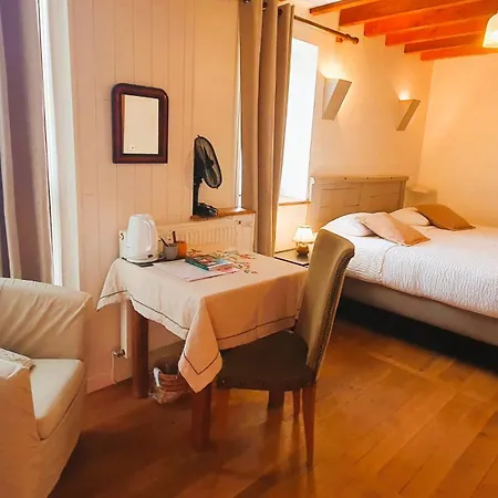 Hotel Logis De La Hulotte